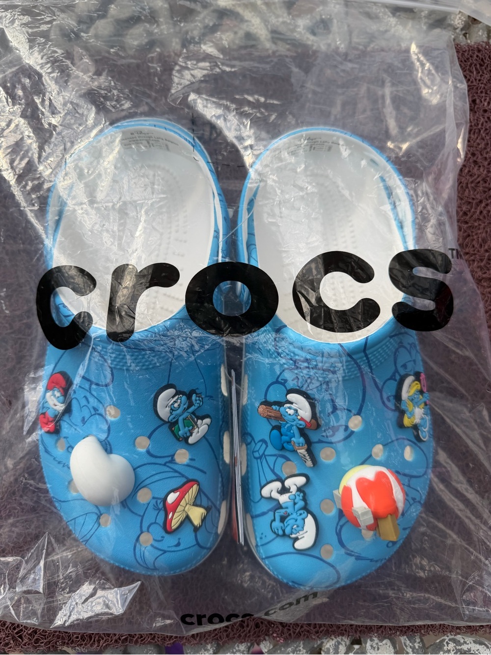 Crocs The Smurfs Classic Clog/Shoes - Brand New - Women’s size 8 - Picture 3 of 4